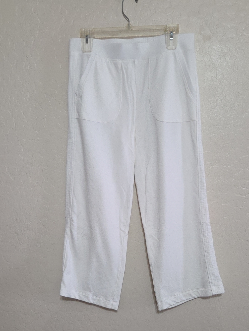 Chico's White Cropped Pull-On Wide Leg Pants